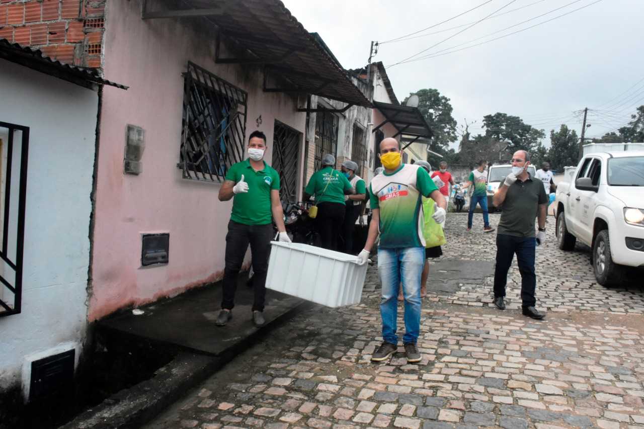 Camacã: Prefeitura distribui pão, leite e máscaras para famílias em São João do Panelinha